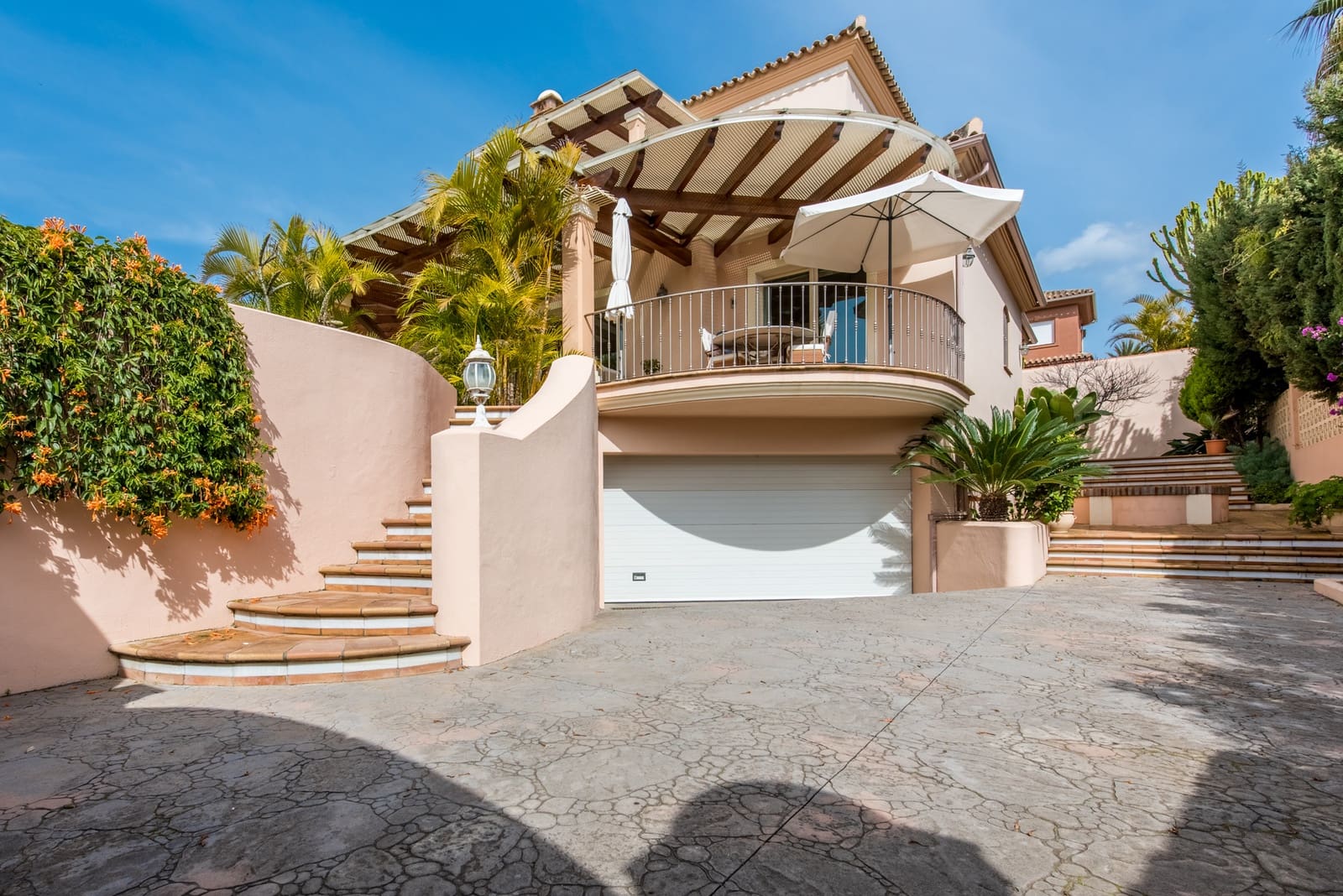 4 sypialnia Willa na sprzedaż w Marbella del Este z basenem garażem - 1 975 000 € (Ref: 7372034)