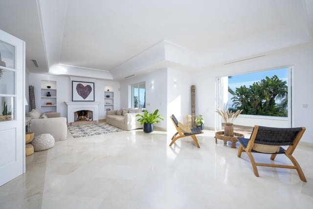 6 sypialnia Willa na sprzedaż w Los Monteros, Marbella z basenem garażem - 4 000 000 € (Ref: 7433737)