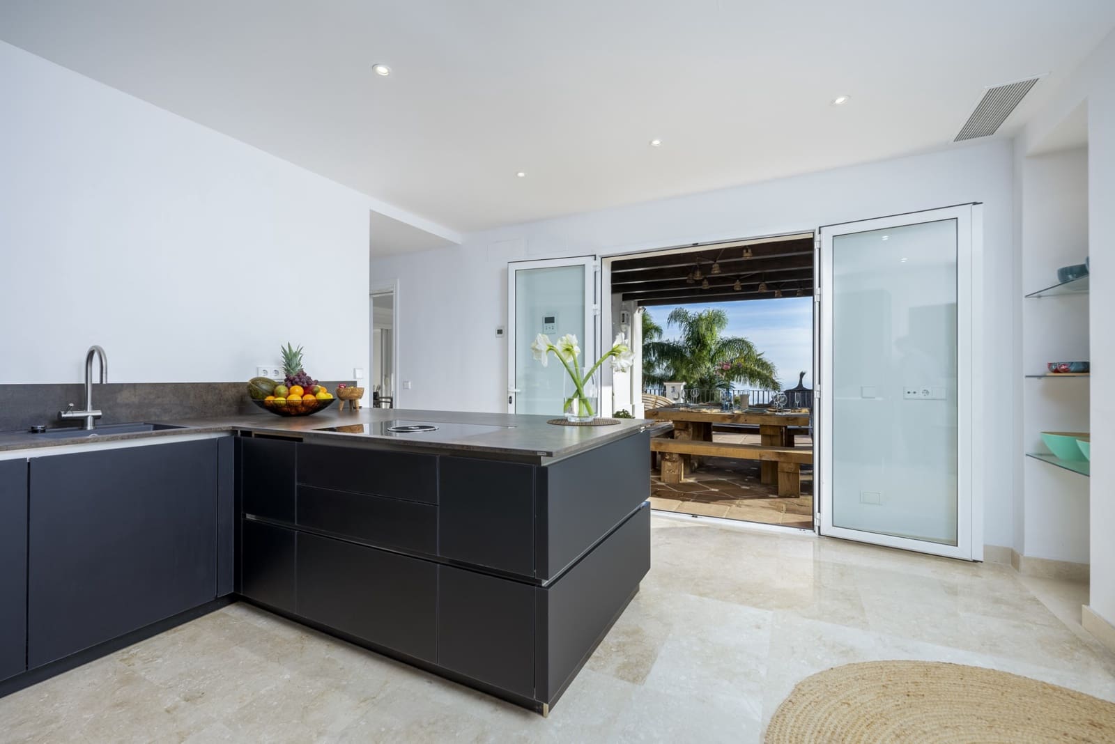 6 soveværelse Villa til salg i Los Monteros med swimmingpool garage - € 4.000.000 (Ref: 7433737)