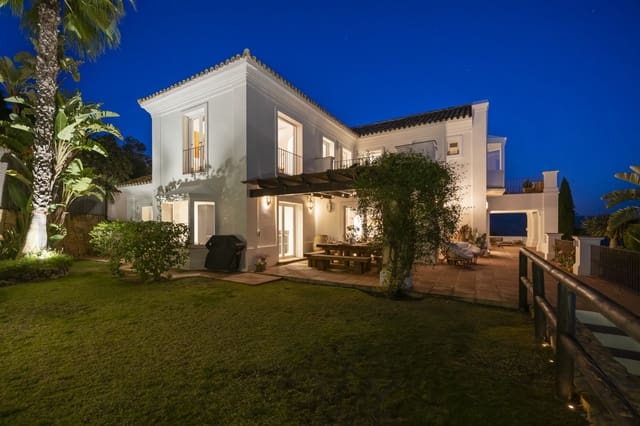6 sypialnia Willa na sprzedaż w Los Monteros, Marbella z basenem garażem - 4 000 000 € (Ref: 7433737)