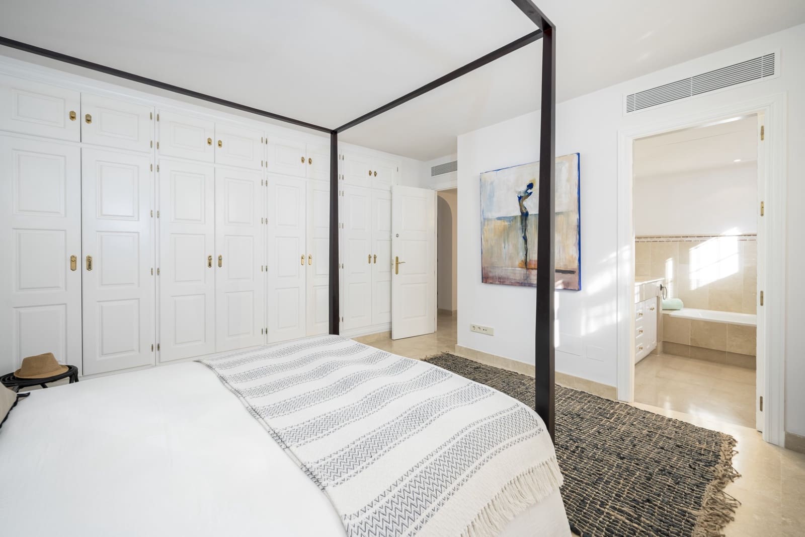 6 soveværelse Villa til salg i Los Monteros med swimmingpool garage - € 4.000.000 (Ref: 7433737)