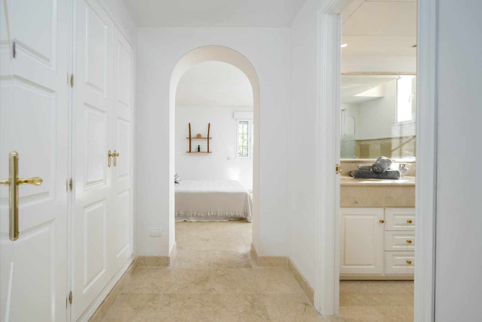 6 soveværelse Villa til salg i Los Monteros med swimmingpool garage - € 4.000.000 (Ref: 7433737)