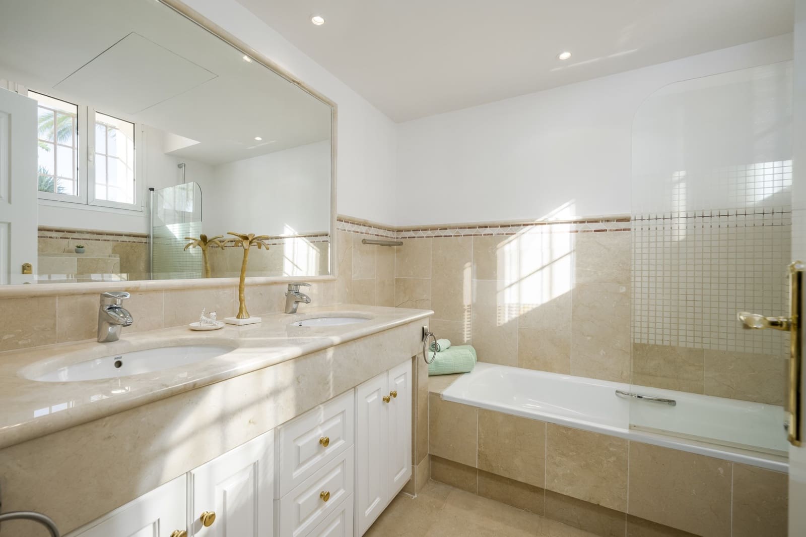 6 soveværelse Villa til salg i Los Monteros med swimmingpool garage - € 4.000.000 (Ref: 7433737)