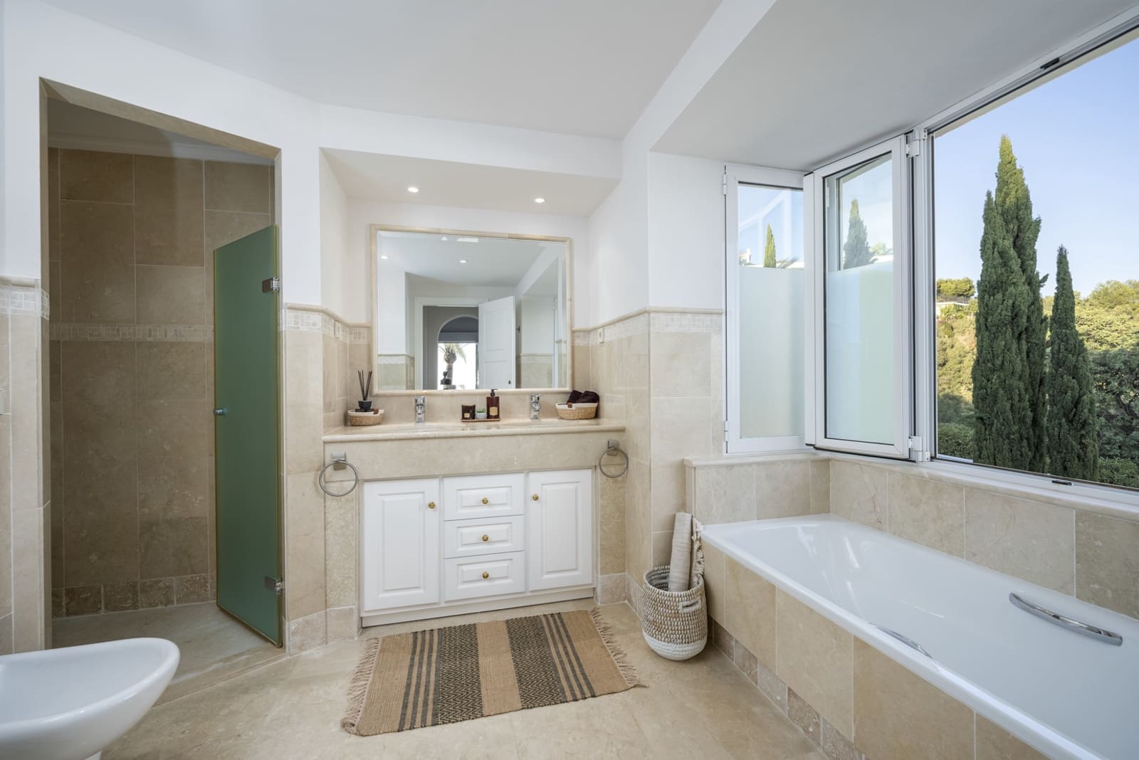 6 soveværelse Villa til salg i Los Monteros med swimmingpool garage - € 4.000.000 (Ref: 7433737)