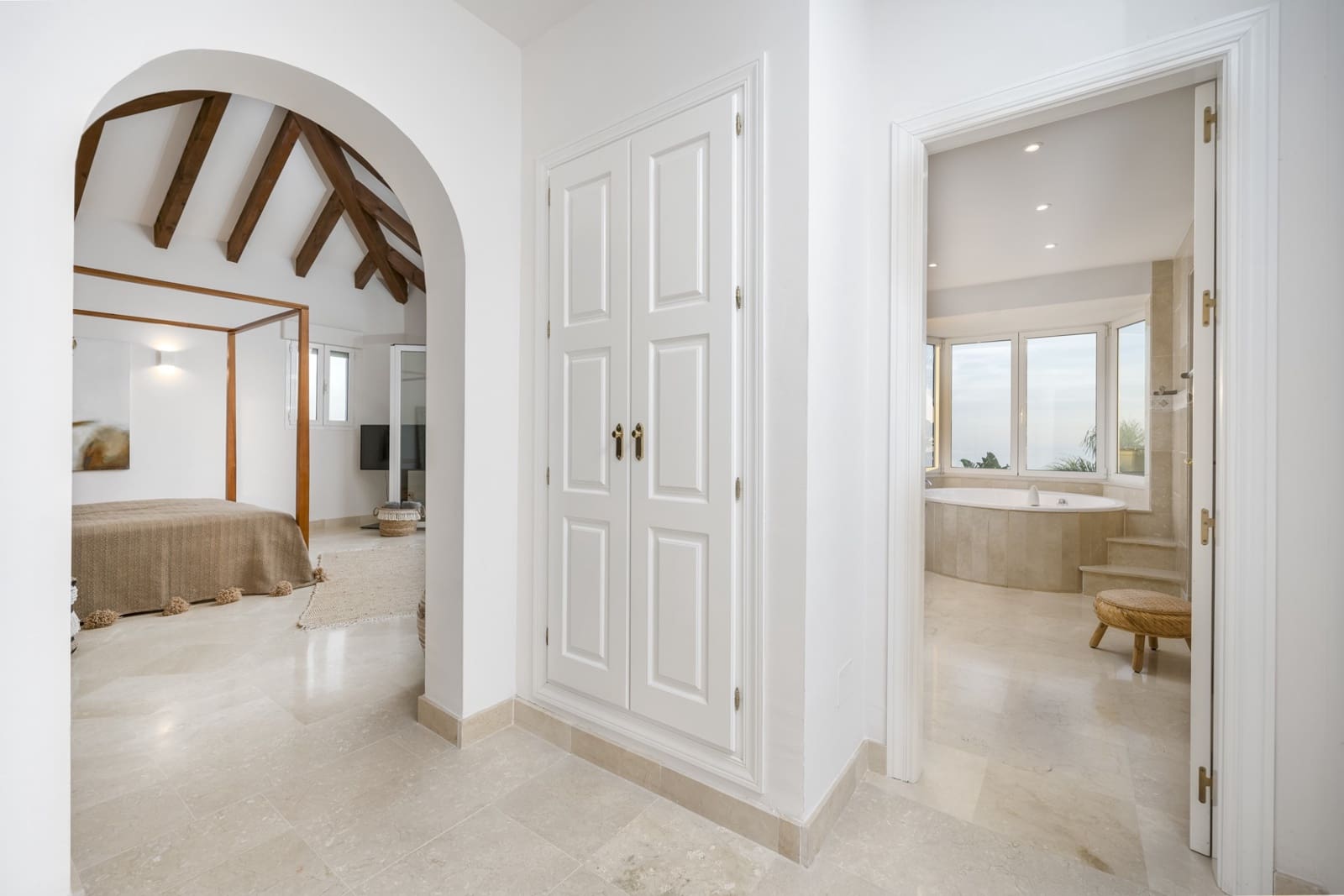 6 soveværelse Villa til salg i Los Monteros med swimmingpool garage - € 4.000.000 (Ref: 7433737)