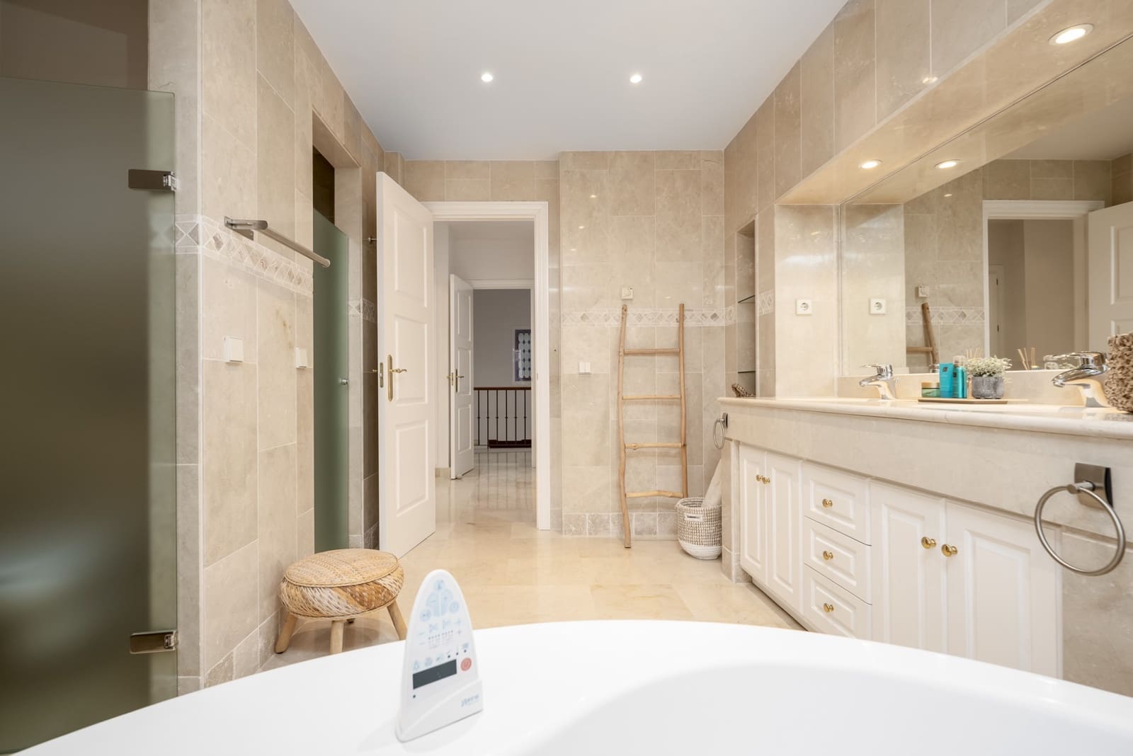 6 soveværelse Villa til salg i Los Monteros med swimmingpool garage - € 4.000.000 (Ref: 7433737)