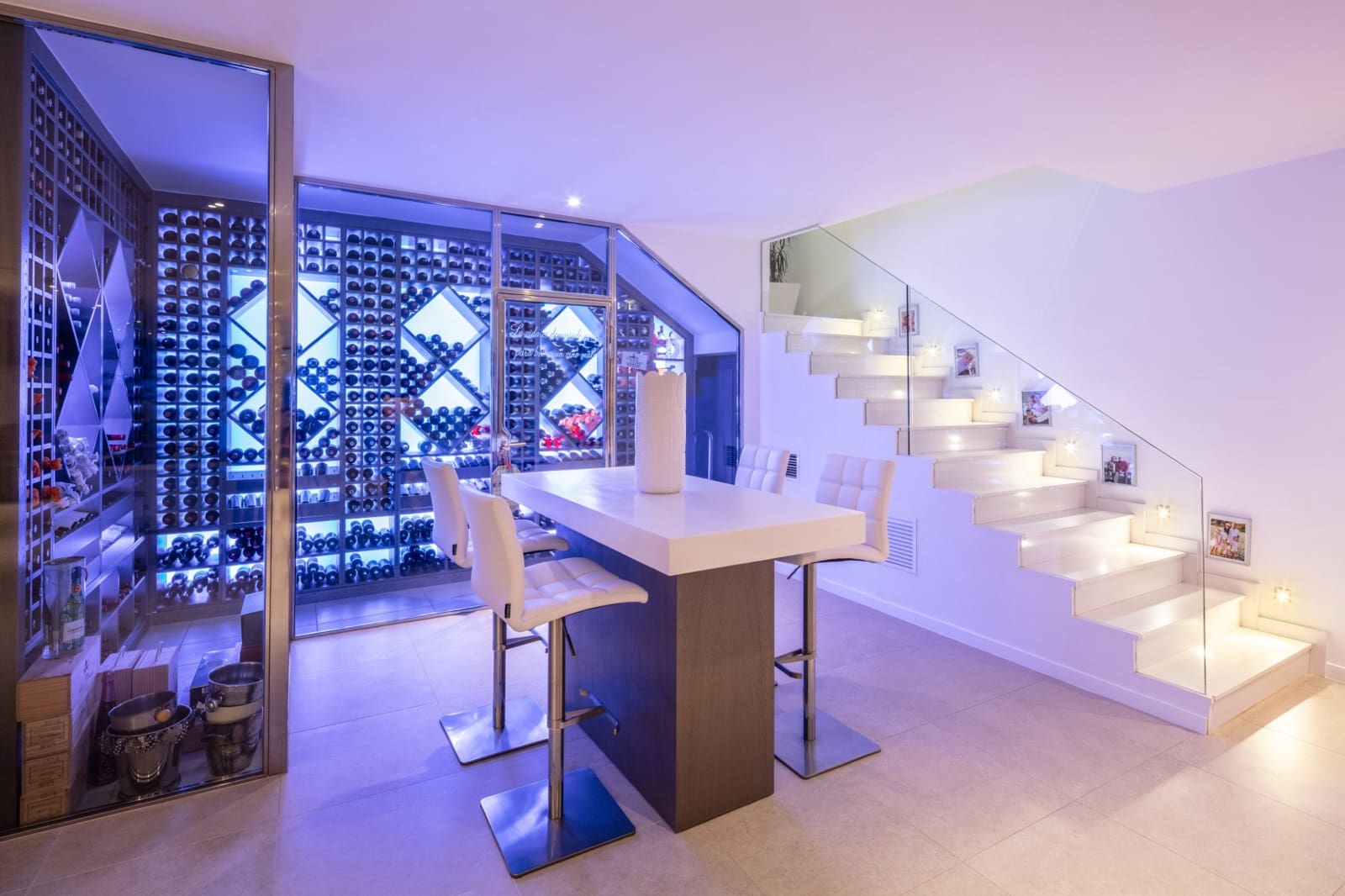 7 bedroom Villa for sale in La Quinta with pool garage - € 5,850,000 (Ref: 7551844)