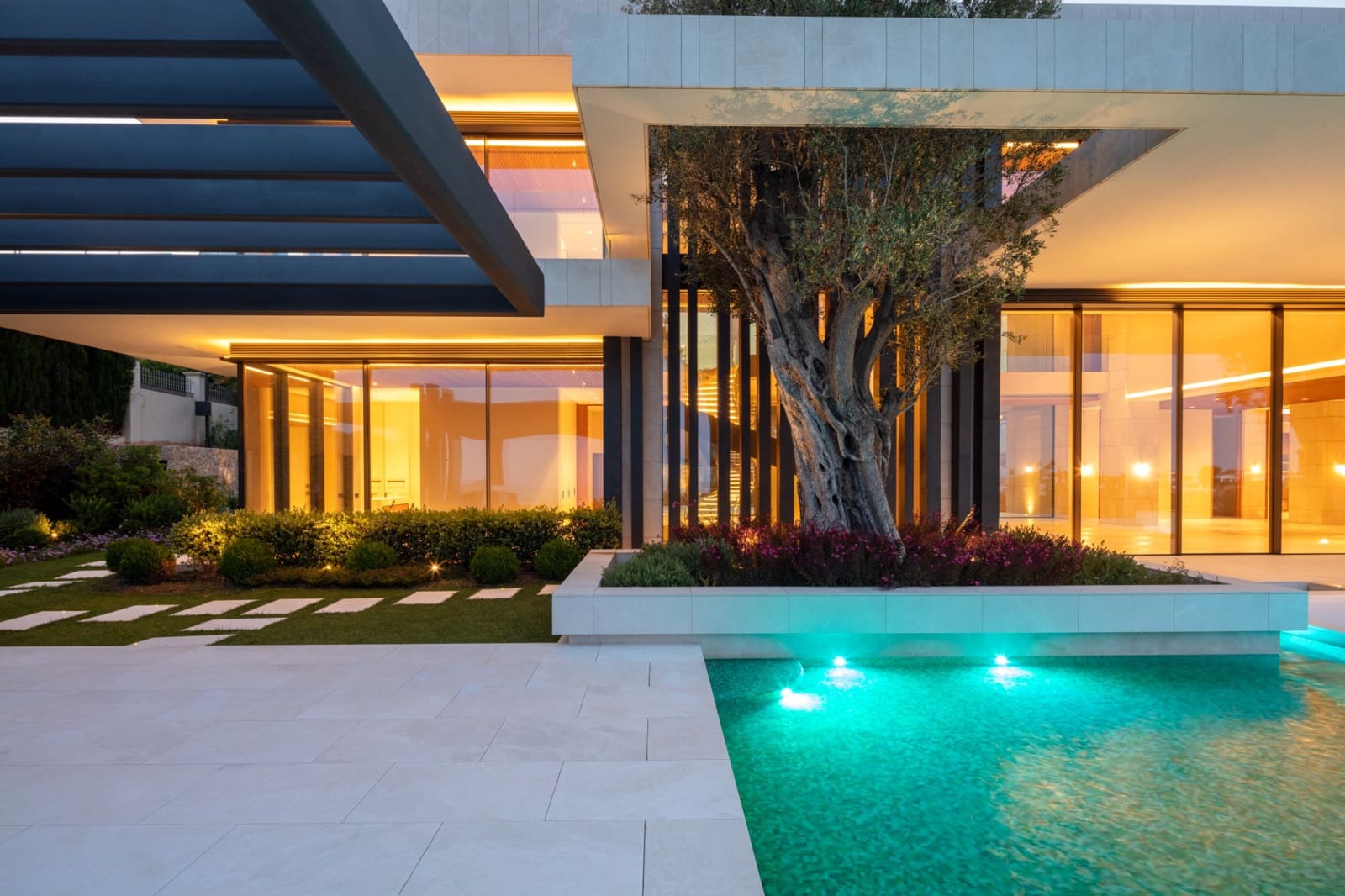 12 sypialnia Willa na sprzedaż w Benahavis z basenem garażem - 20 000 000 € (Ref: 7622913)