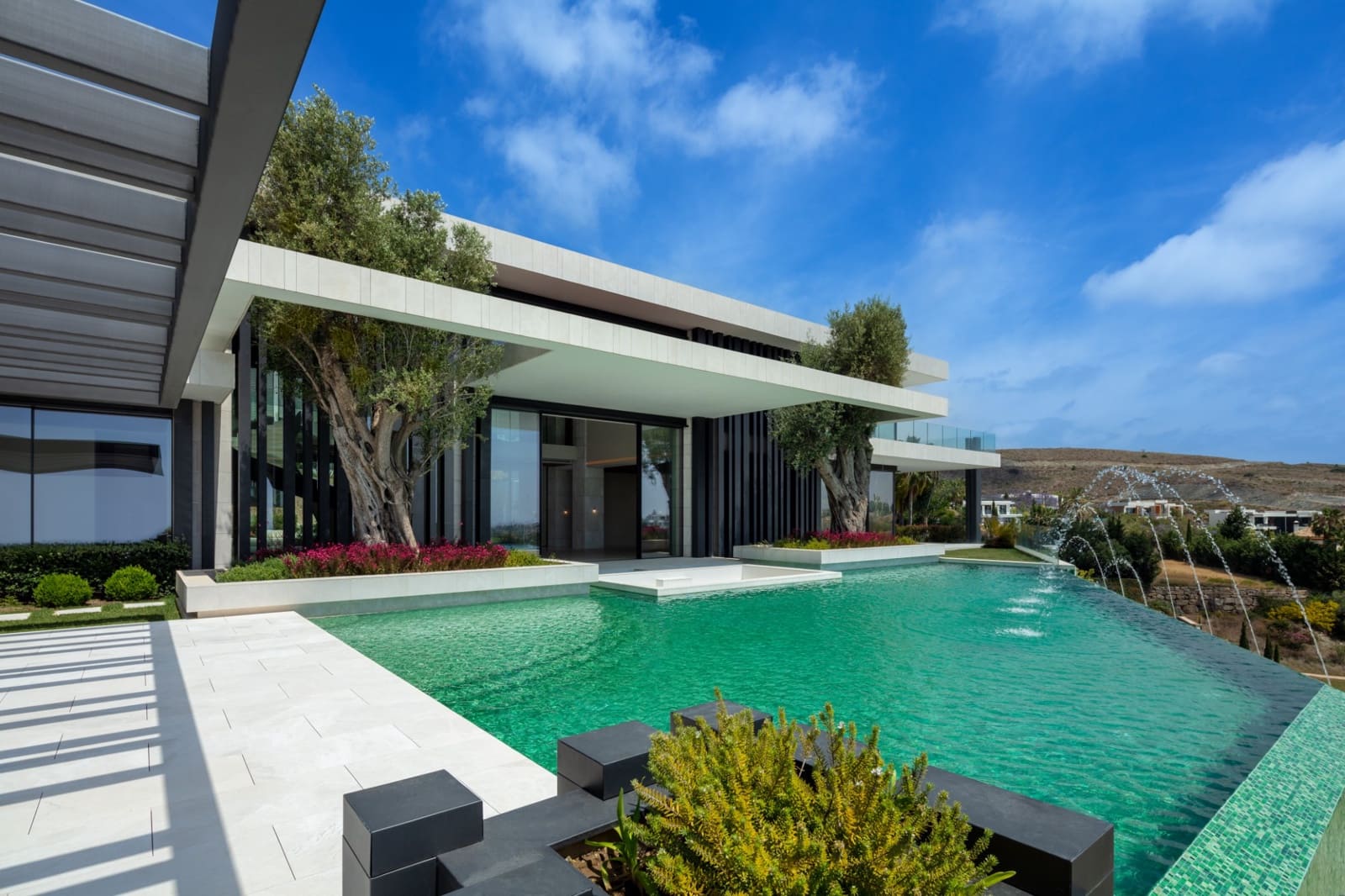 12 sypialnia Willa na sprzedaż w Benahavis z basenem garażem - 20 000 000 € (Ref: 7622913)