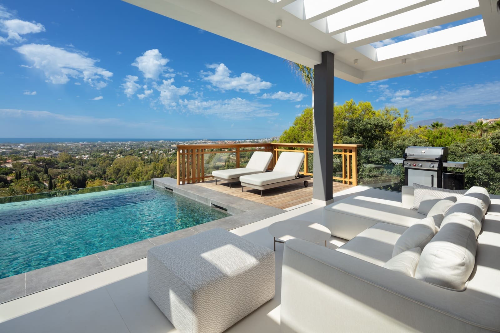 4 soveværelse Villa til salg i La Quinta med swimmingpool garage - € 4.895.000 (Ref: 7848091)