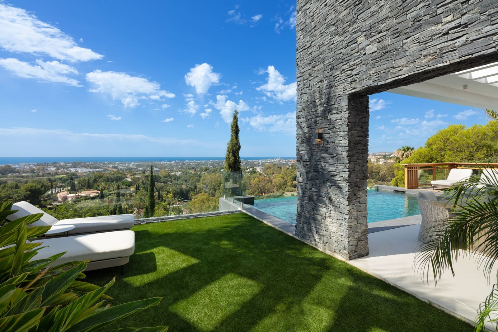 4 soveværelse Villa til salg i La Quinta med swimmingpool garage - € 4.895.000 (Ref: 7848091)