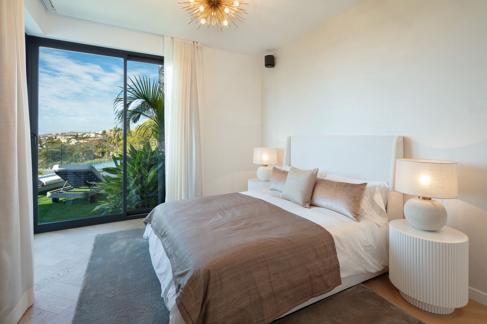 4 soveværelse Villa til salg i La Quinta med swimmingpool garage - € 4.895.000 (Ref: 7848091)