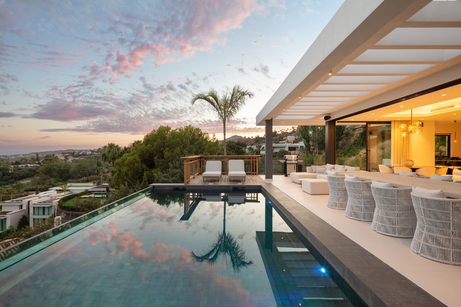 4 soveværelse Villa til salg i La Quinta med swimmingpool garage - € 4.895.000 (Ref: 7848091)