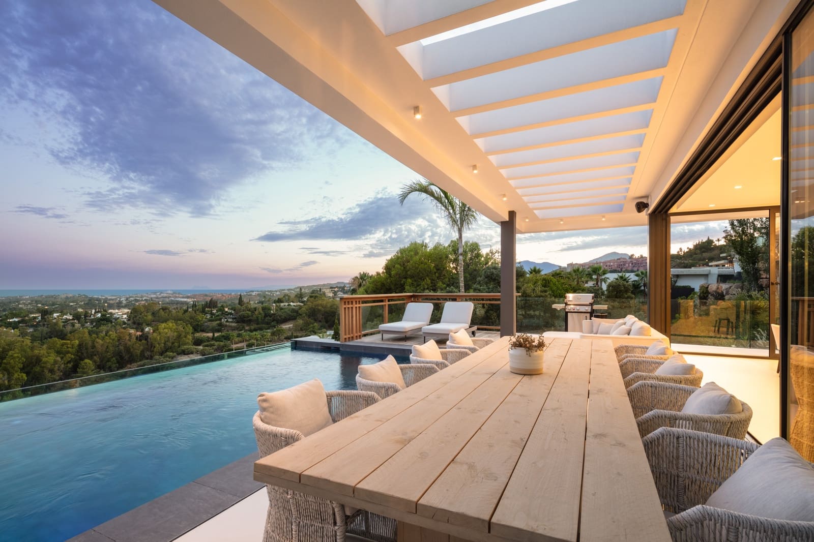 4 soveværelse Villa til salg i La Quinta med swimmingpool garage - € 4.895.000 (Ref: 7848091)