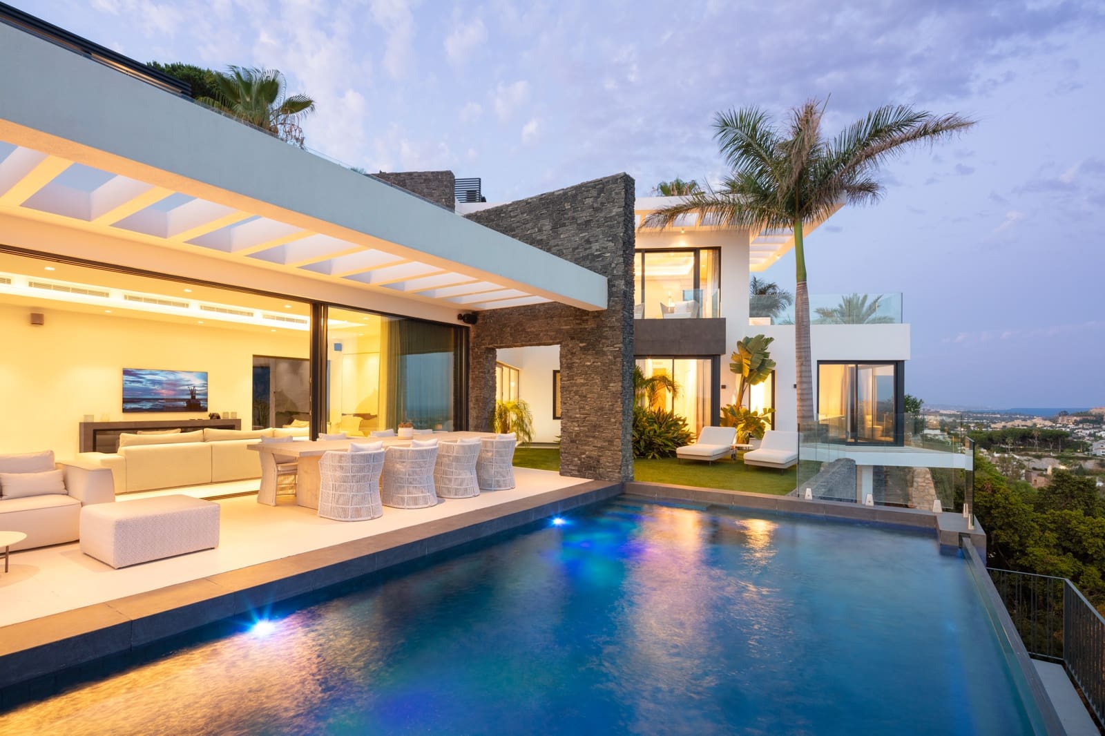 4 soveværelse Villa til salg i La Quinta med swimmingpool garage - € 4.895.000 (Ref: 7848091)