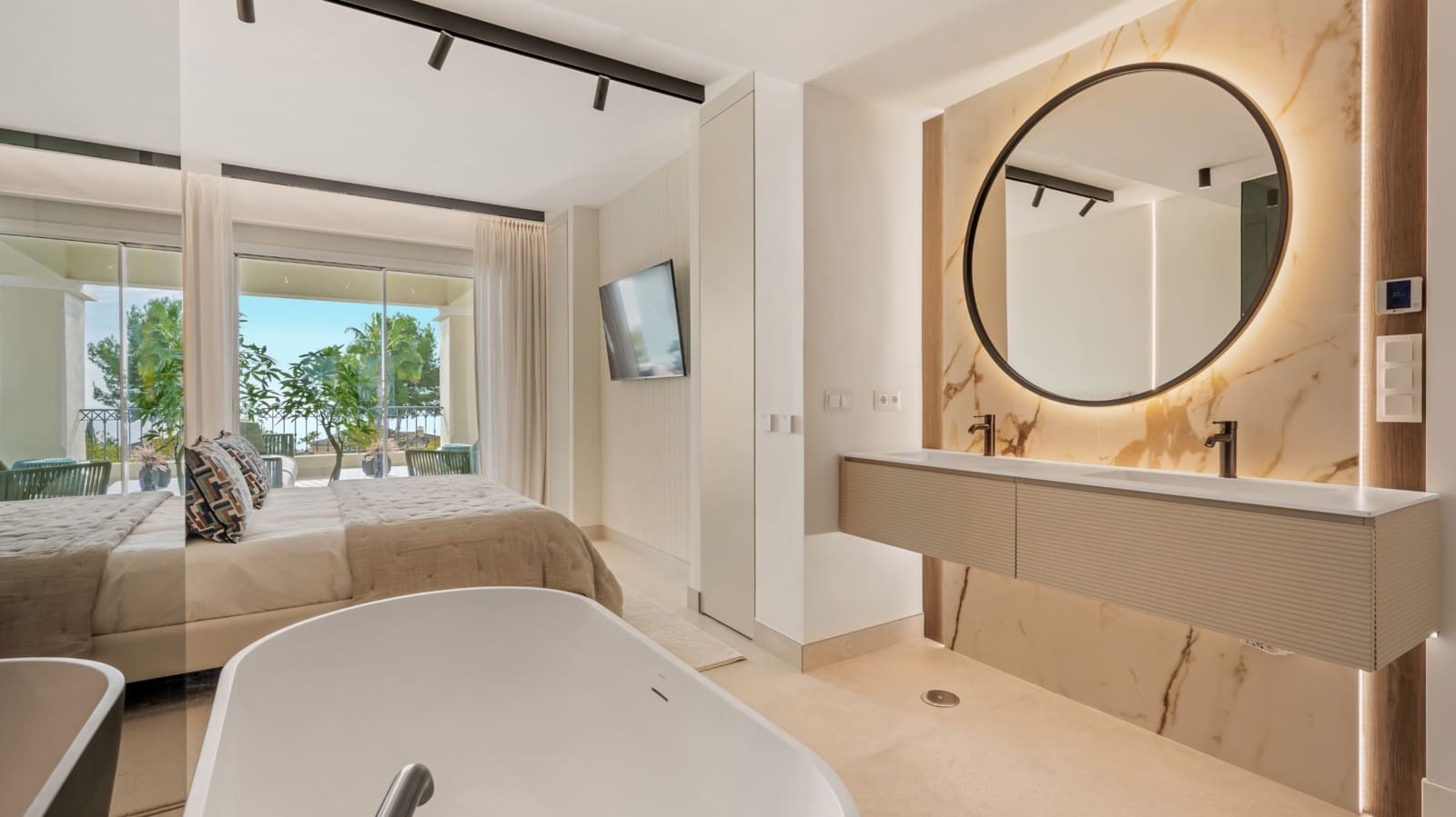 3 bedroom Apartment for sale in Golden Mile with pool garage - € 2,650,000 (Ref: 7882117)