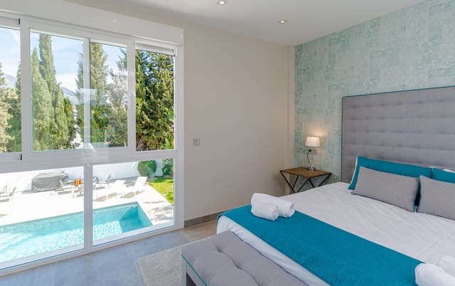 6 slaapkamer Villa te koop in Las Brisas, Marbella met zwembad garage - € 1.895.000 (Ref: 7896744)