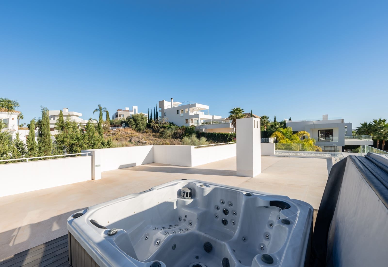 6 Zimmer Villa zu verkaufen in Nueva Andalucia mit Pool Garage - 3.690.000 € (Ref: 7904078)