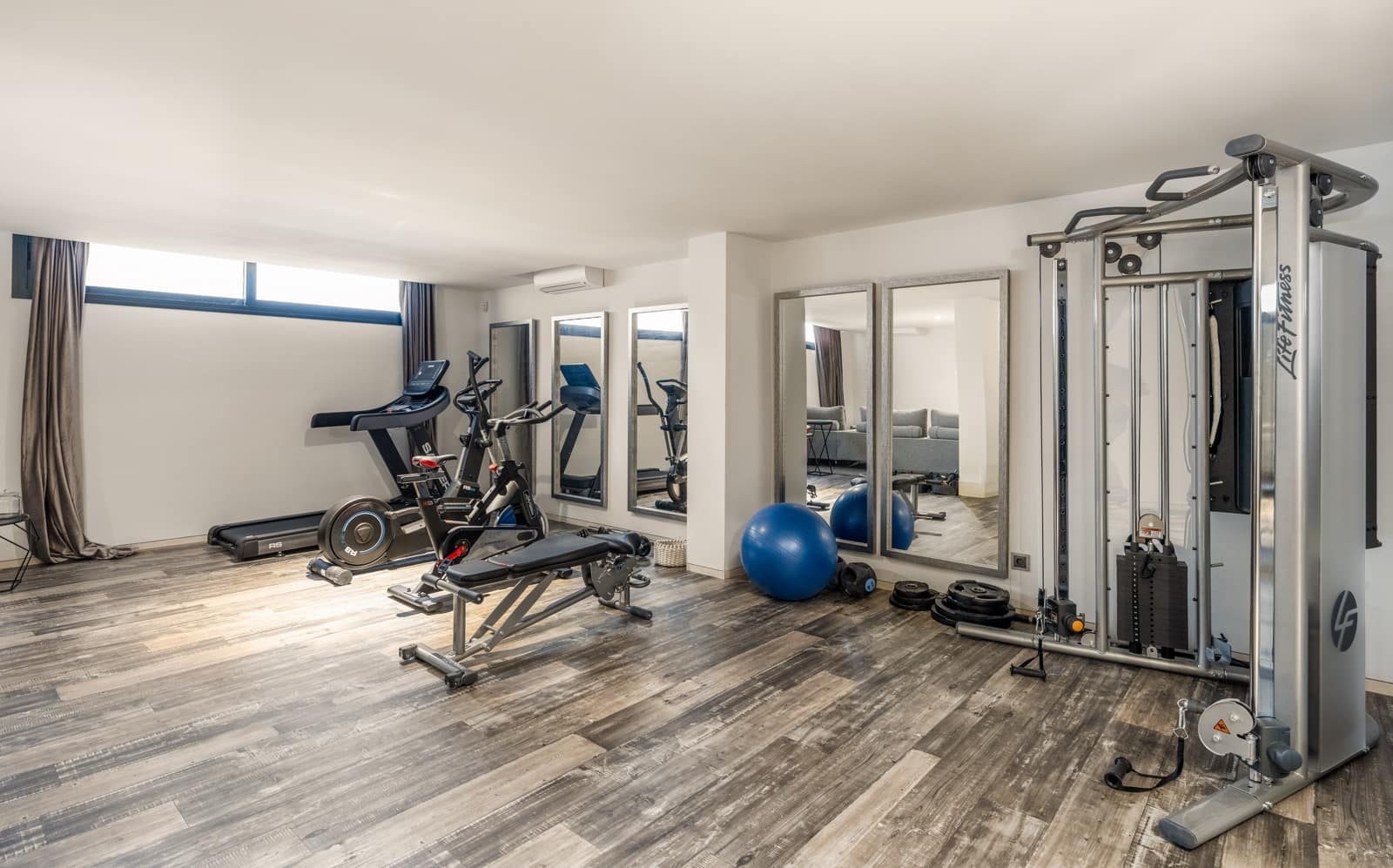 6 Zimmer Villa zu verkaufen in Nueva Andalucia mit Pool Garage - 3.690.000 € (Ref: 7904078)