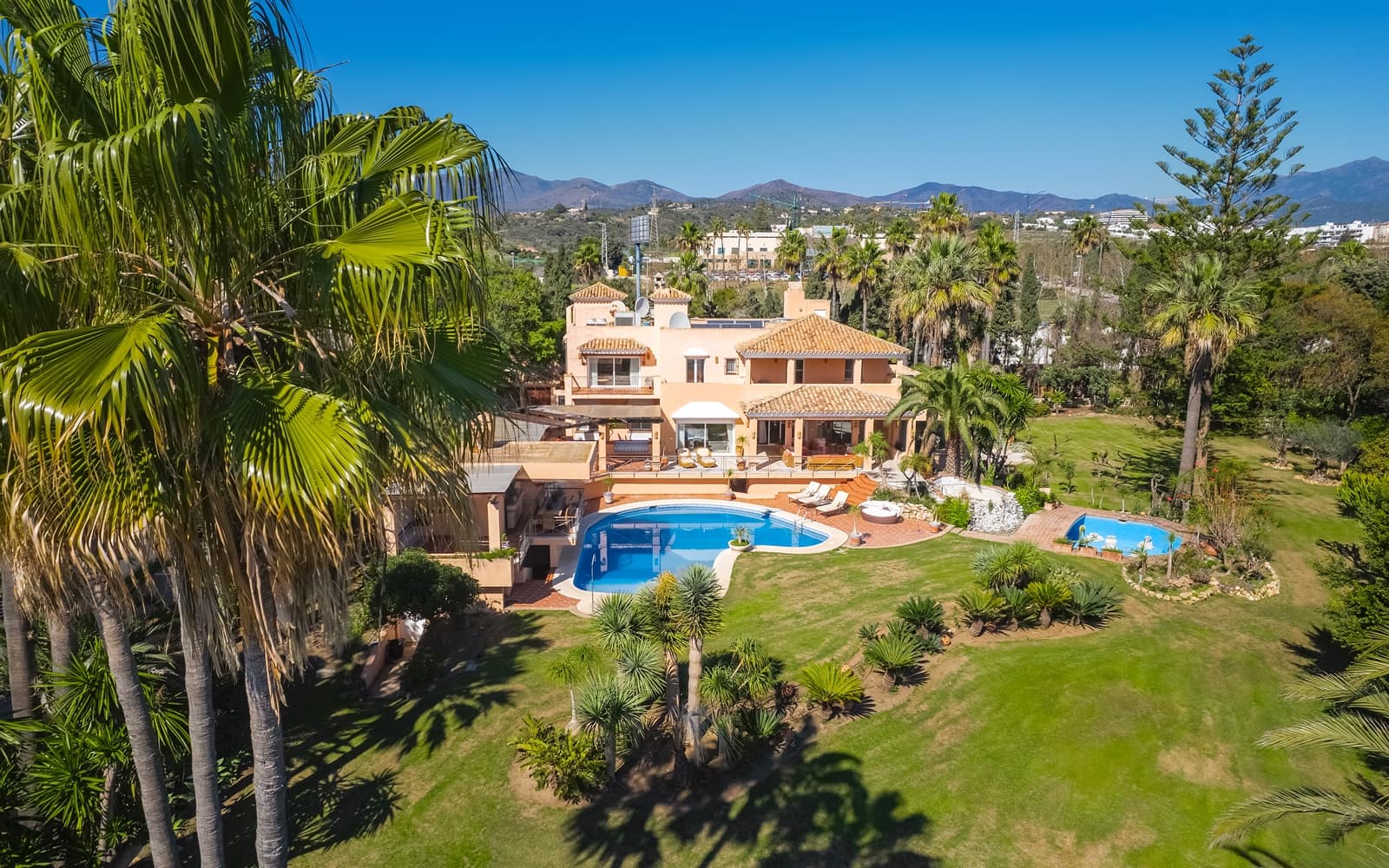 8 soveværelse Villa til salg i New Golden Mile med swimmingpool garage - € 8.400.000 (Ref: 8169243)