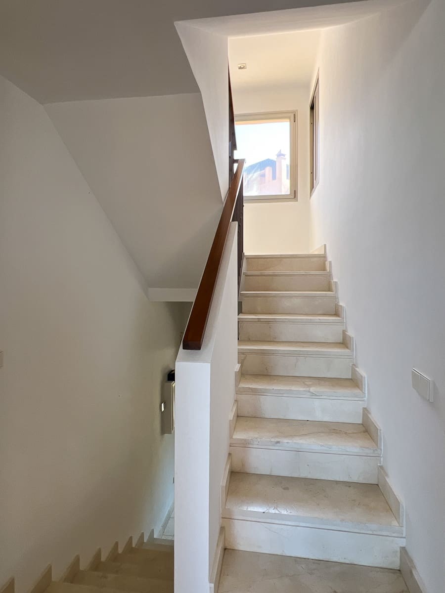 4 sypialnia Dom na sprzedaż w Riviera del Sol z basenem garażem - 530 000 € (Ref: 8418589)