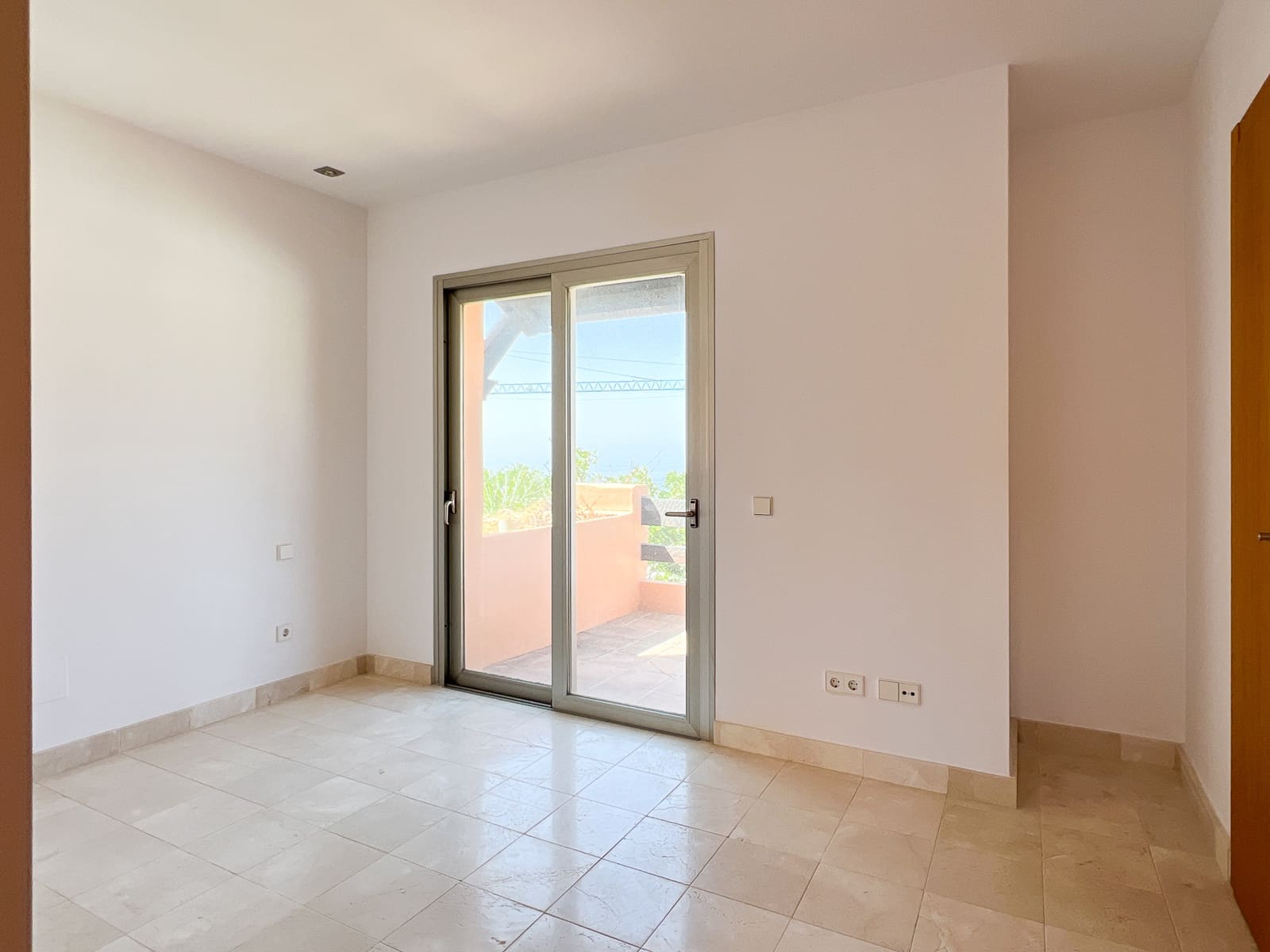 4 sypialnia Dom na sprzedaż w Riviera del Sol z basenem garażem - 530 000 € (Ref: 8418589)