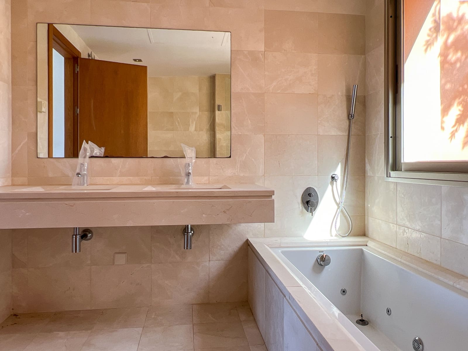 4 sypialnia Dom na sprzedaż w Riviera del Sol z basenem garażem - 530 000 € (Ref: 8418589)