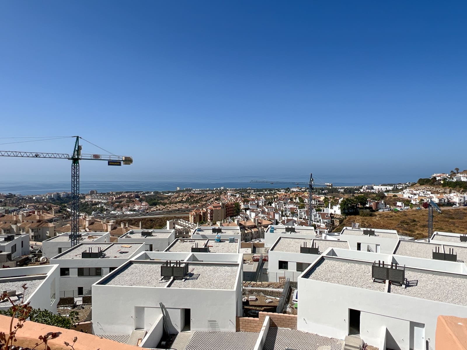 4 sypialnia Dom na sprzedaż w Riviera del Sol z basenem garażem - 530 000 € (Ref: 8418589)