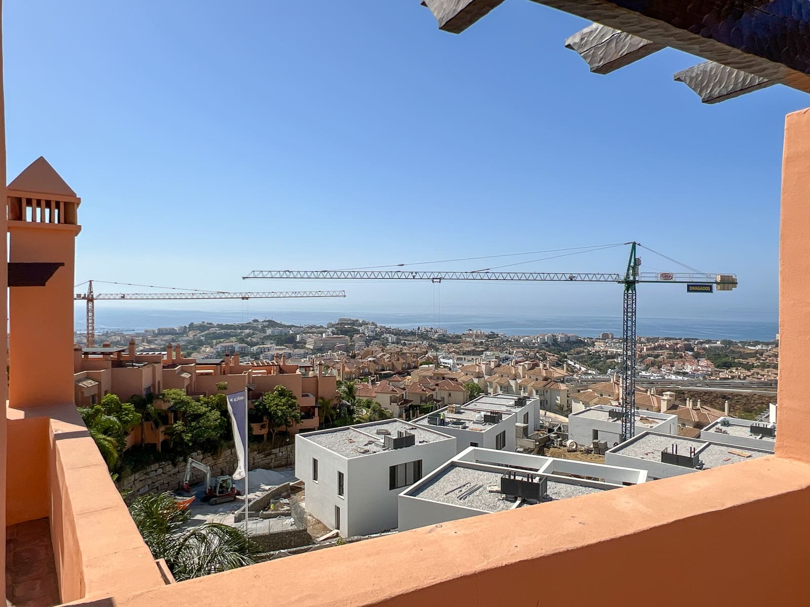 4 sypialnia Dom na sprzedaż w Riviera del Sol z basenem garażem - 530 000 € (Ref: 8418589)