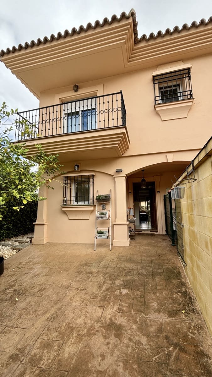 3 chambre Villa/Maison Semi-Mitoyenne à vendre à Riviera del Sol avec piscine garage - 490 000 € (Ref: 8602182)