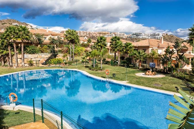 3 chambre Villa/Maison Semi-Mitoyenne à vendre à Riviera del Sol avec piscine garage - 490 000 € (Ref: 8602182)