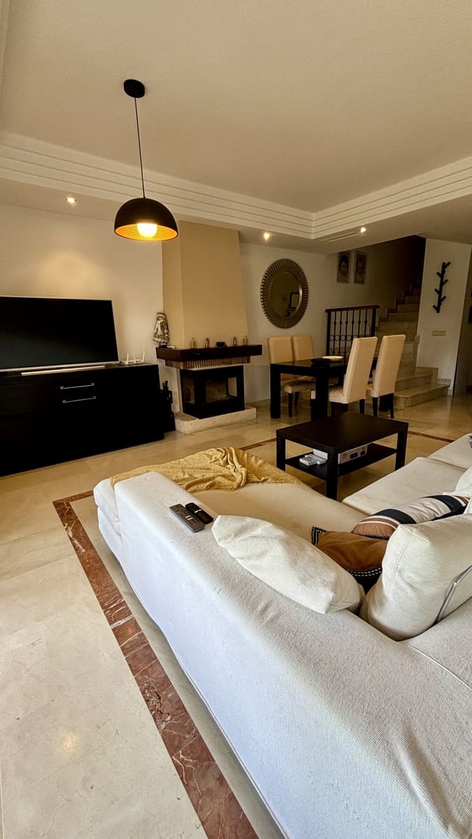 3 chambre Villa/Maison Semi-Mitoyenne à vendre à Riviera del Sol avec piscine garage - 490 000 € (Ref: 8602182)