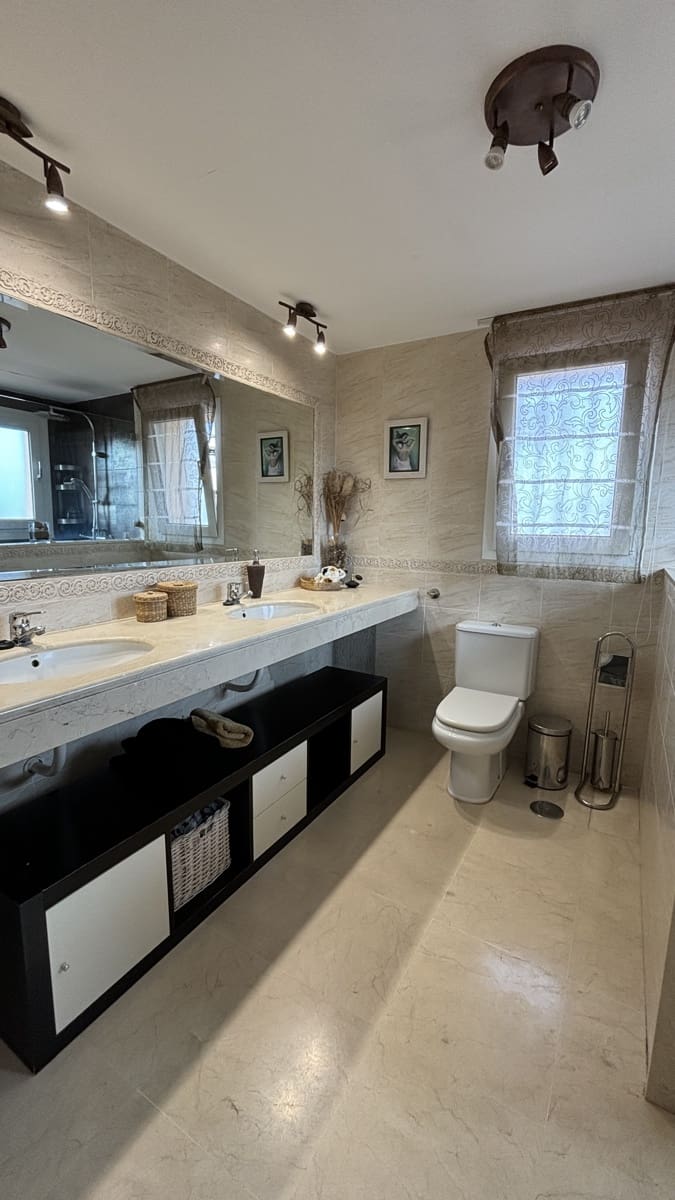 3 chambre Villa/Maison Semi-Mitoyenne à vendre à Riviera del Sol avec piscine garage - 490 000 € (Ref: 8602182)