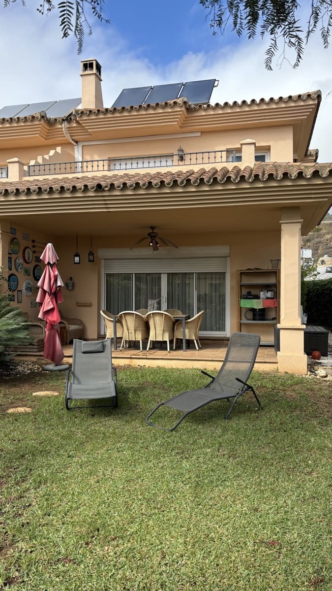 3 chambre Villa/Maison Semi-Mitoyenne à vendre à Riviera del Sol avec piscine garage - 490 000 € (Ref: 8602182)