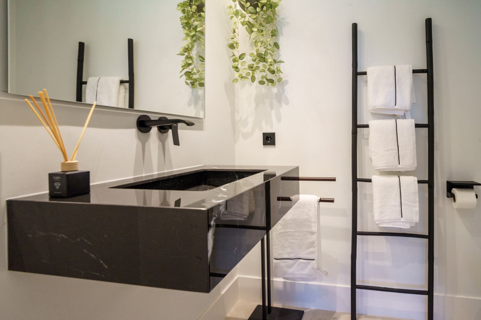 5 slaapkamer Villa te koop in Nueva Andalucia met zwembad garage - € 2.575.000 (Ref: 8651233)