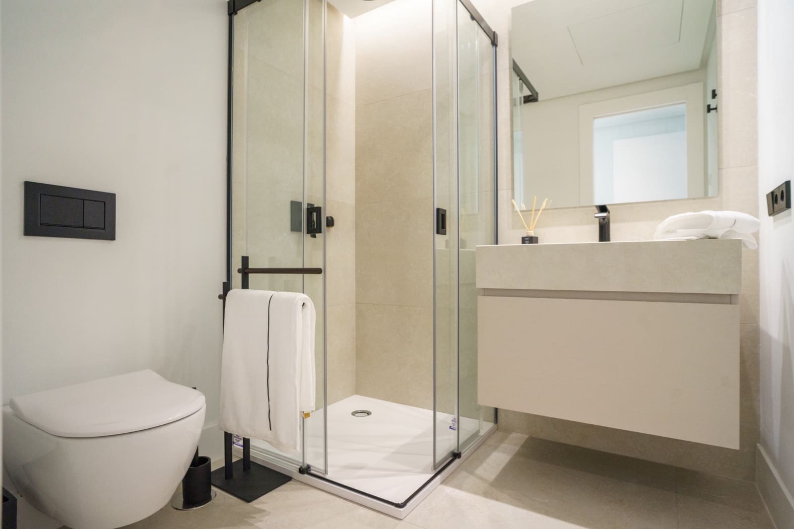 5 slaapkamer Villa te koop in Nueva Andalucia met zwembad garage - € 2.575.000 (Ref: 8651233)