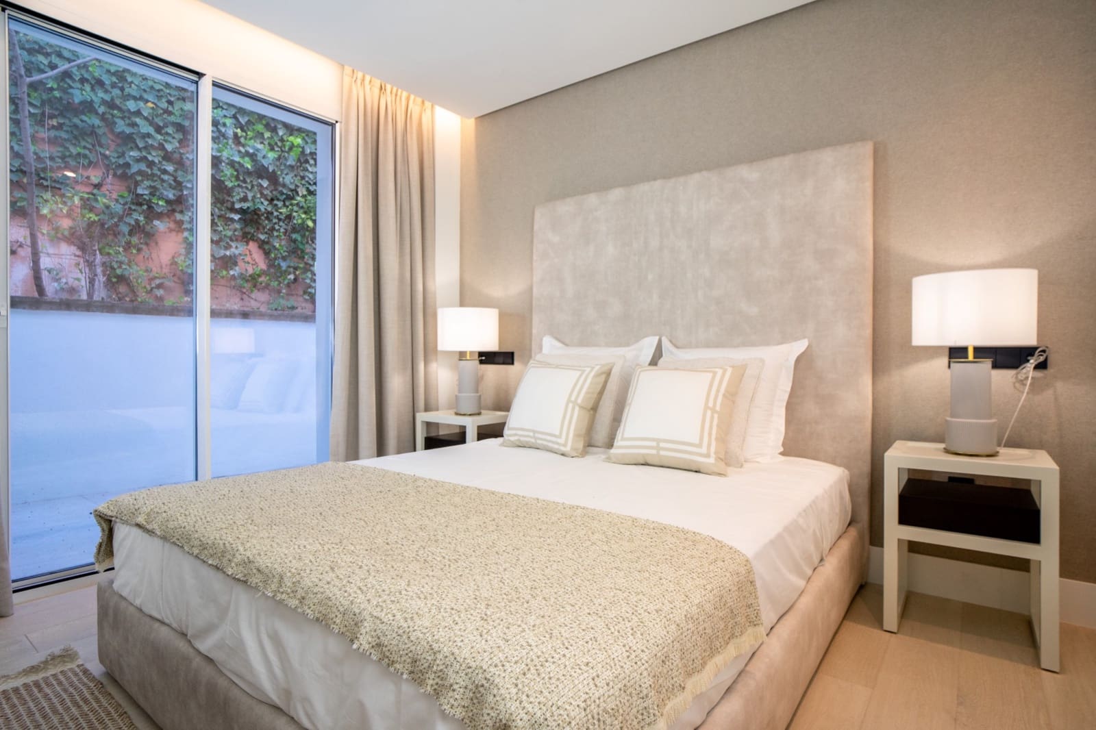 5 slaapkamer Villa te koop in Nueva Andalucia met zwembad garage - € 2.575.000 (Ref: 8651233)