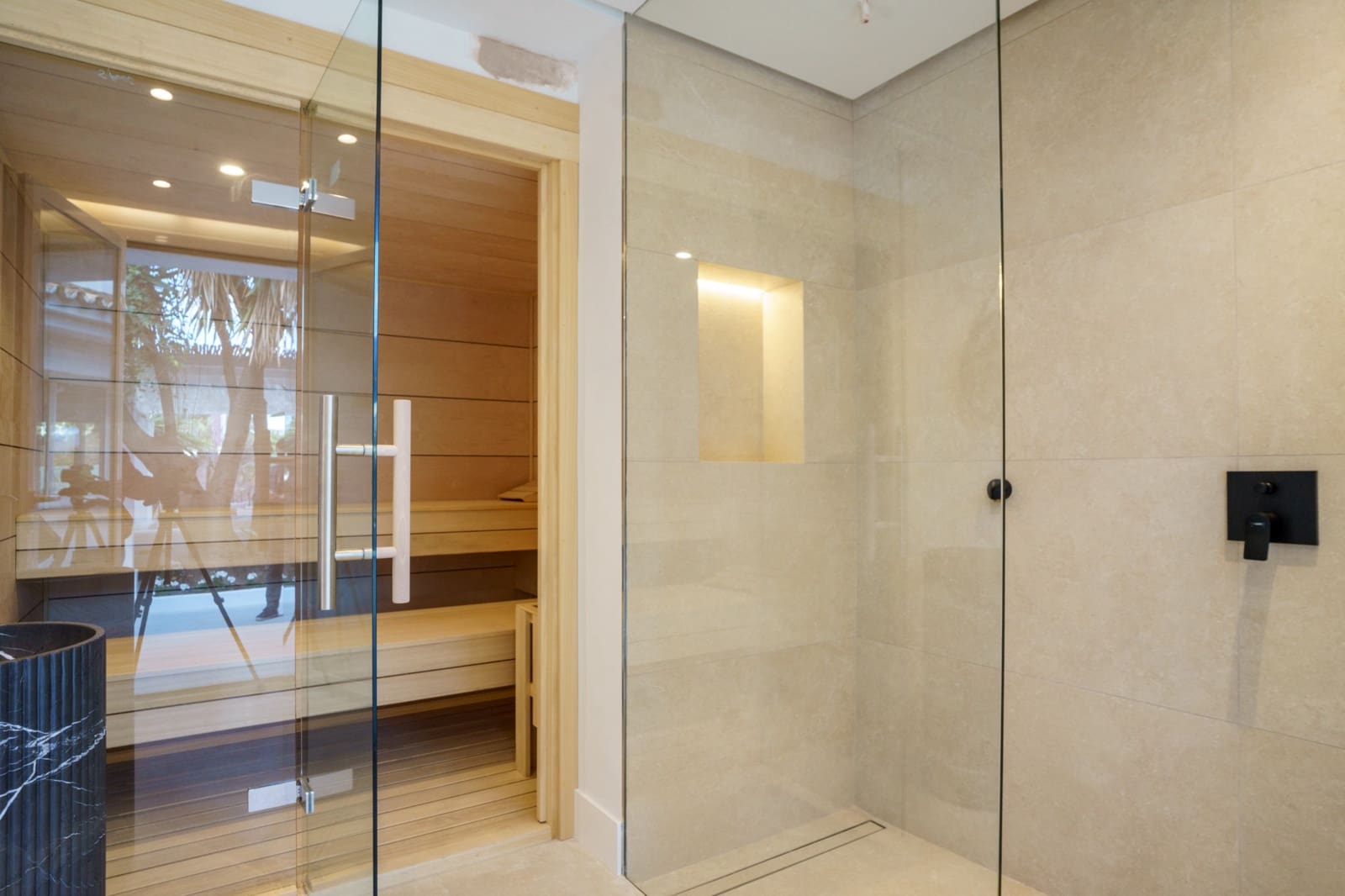 5 slaapkamer Villa te koop in Nueva Andalucia met zwembad garage - € 2.575.000 (Ref: 8651233)