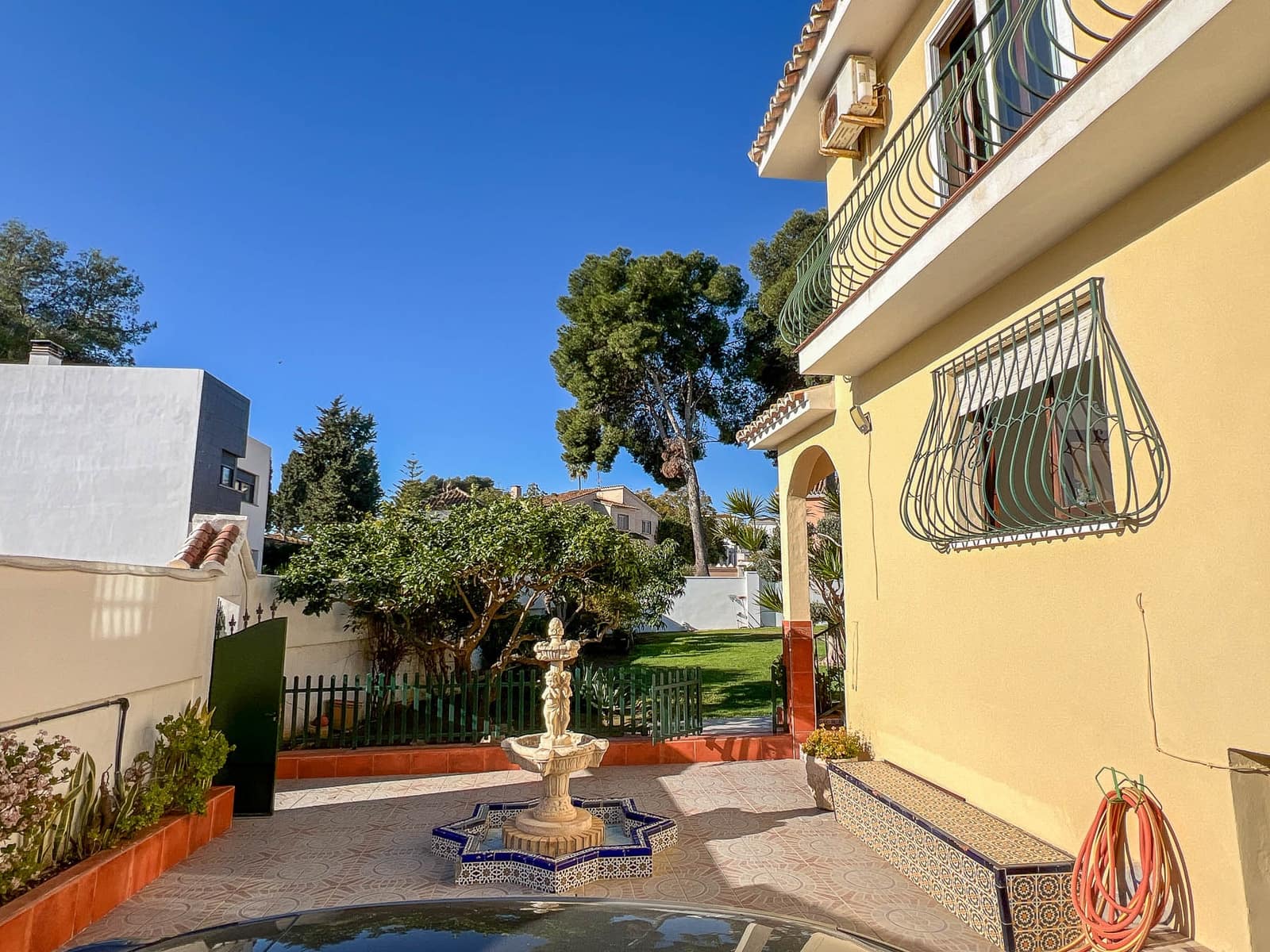 5 bedroom Villa for sale in Mijas with pool garage - € 700,000 (Ref: 8814968)