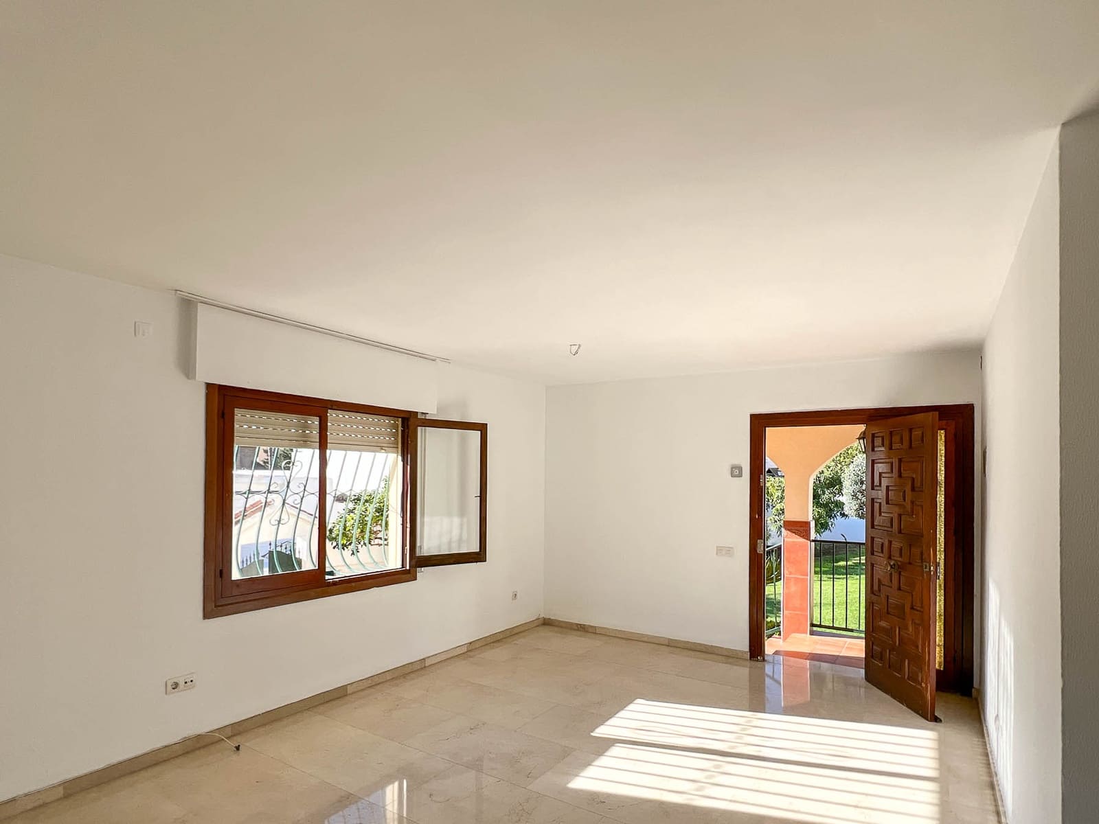 5 bedroom Villa for sale in Mijas with pool garage - € 700,000 (Ref: 8814968)