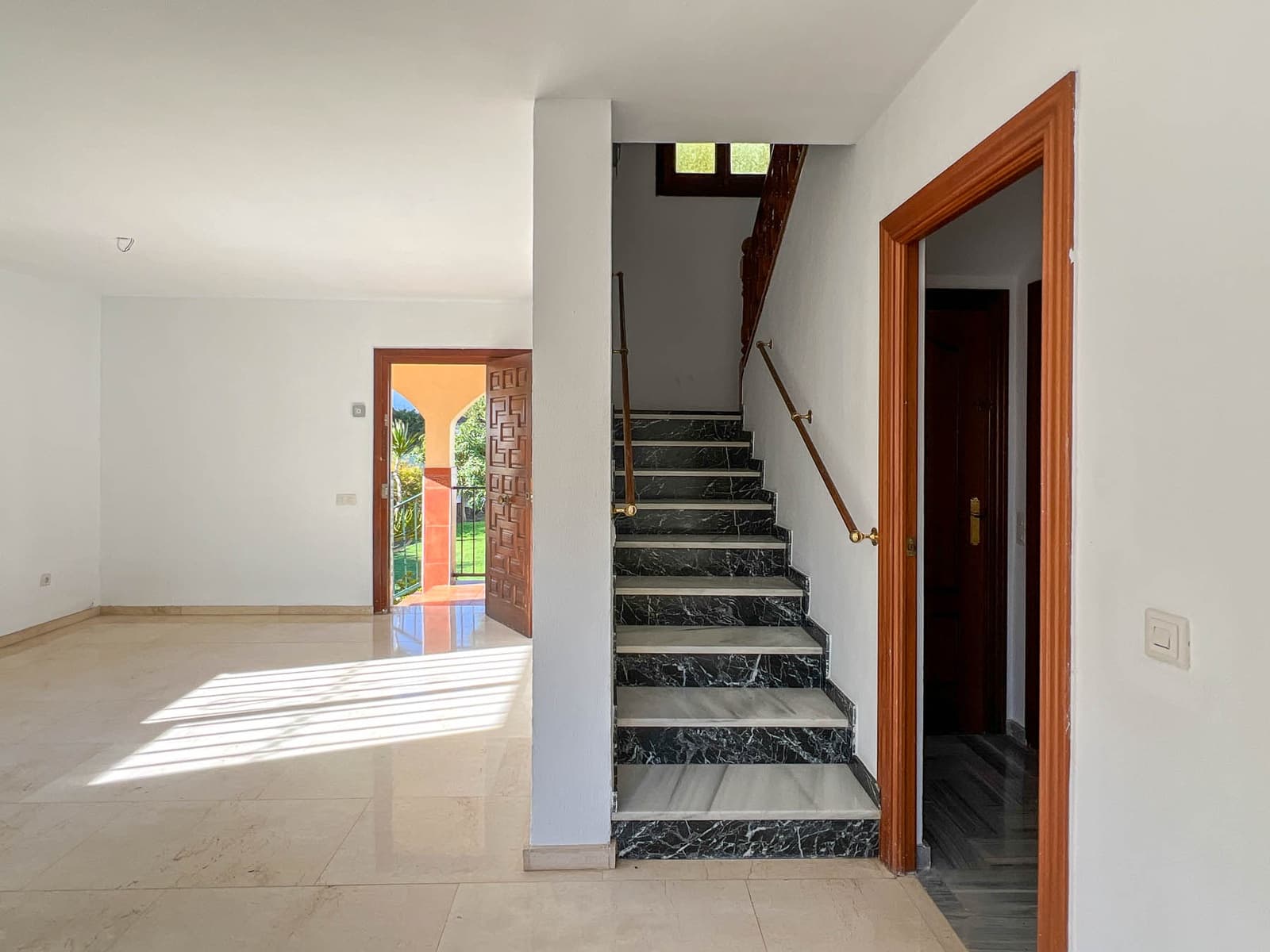 5 bedroom Villa for sale in Mijas with pool garage - € 700,000 (Ref: 8814968)