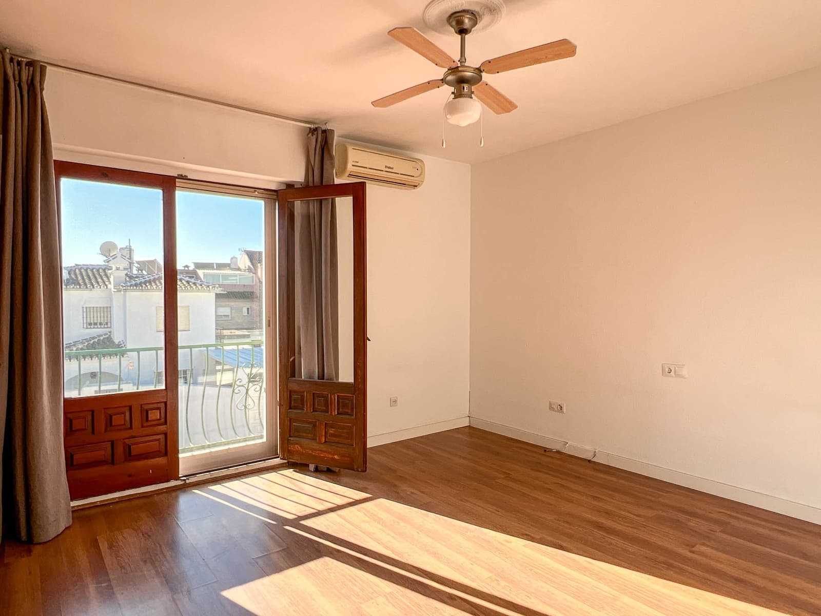 5 bedroom Villa for sale in Mijas with pool garage - € 700,000 (Ref: 8814968)