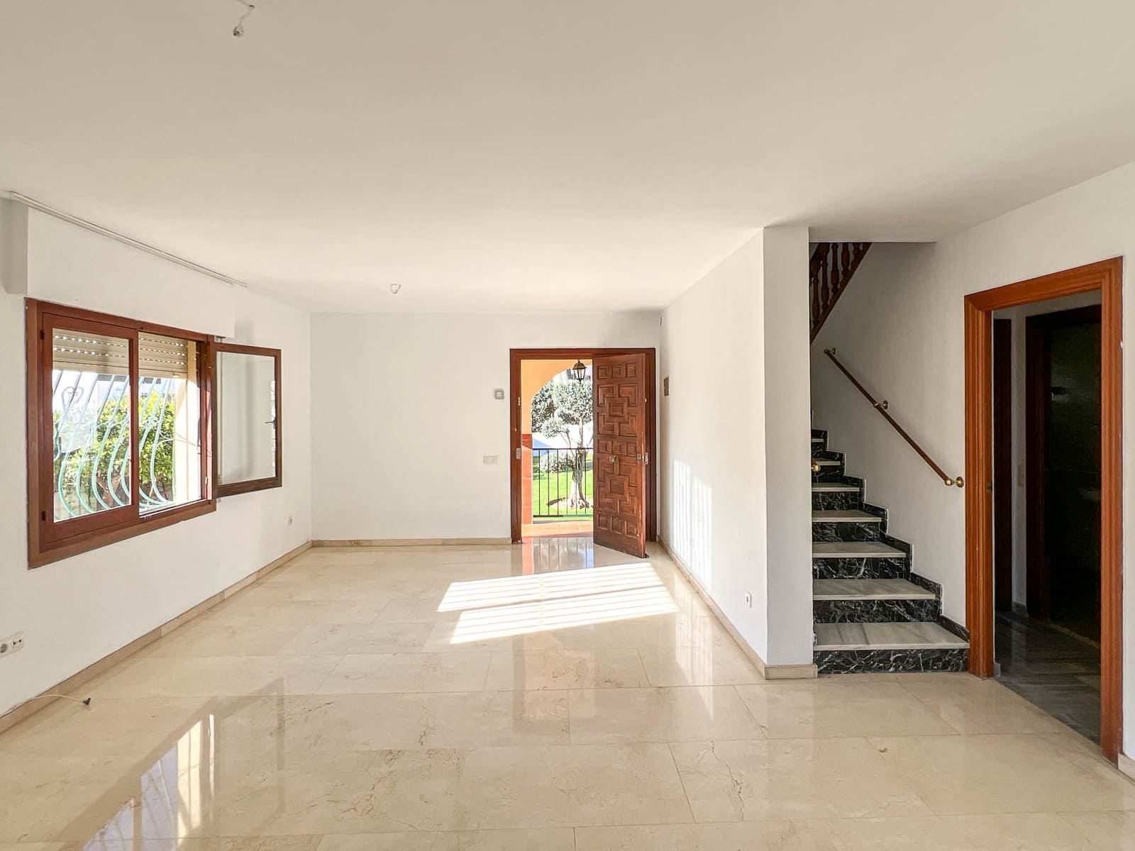 5 bedroom Villa for sale in Mijas with pool garage - € 700,000 (Ref: 8814968)