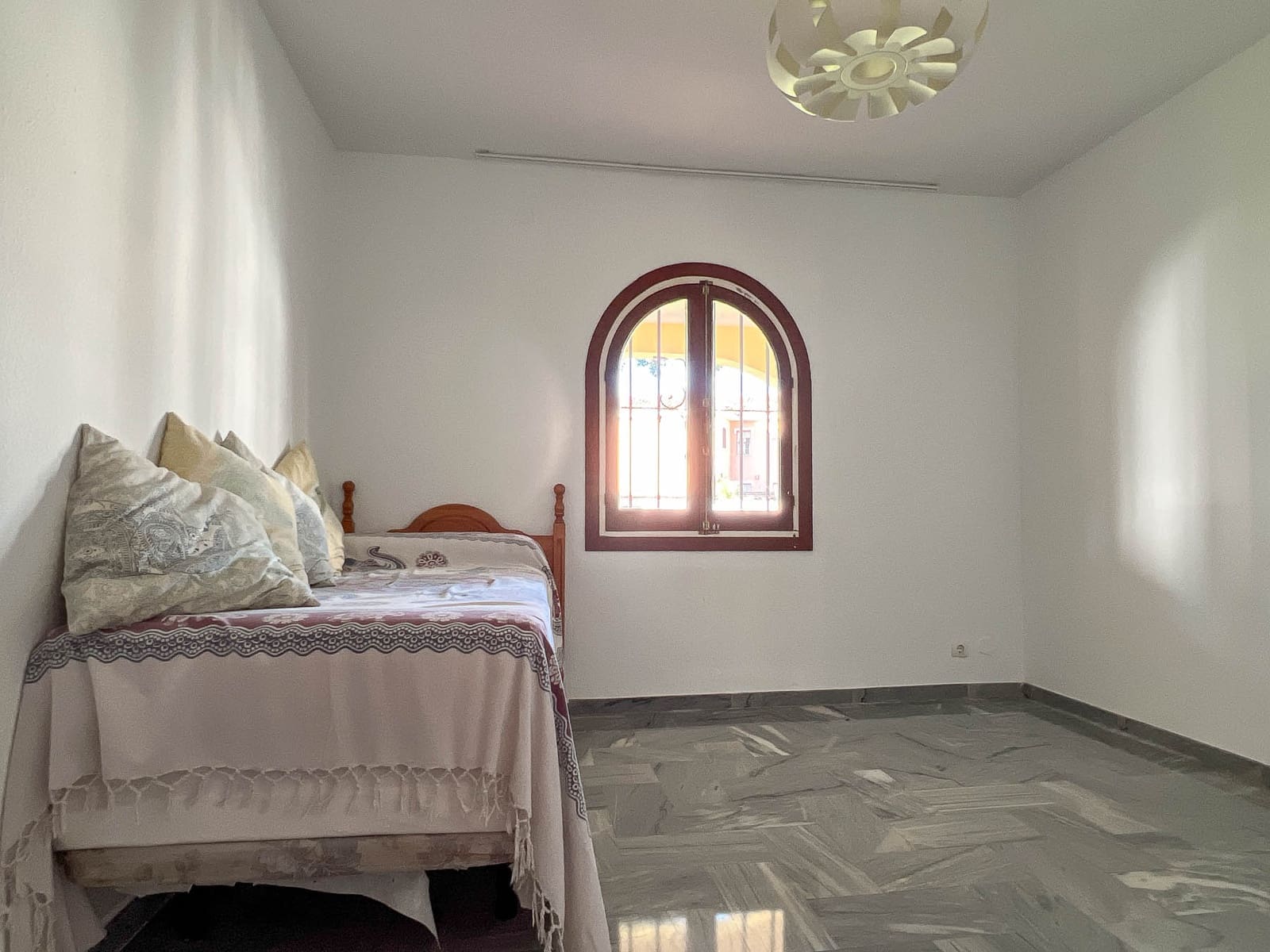 5 bedroom Villa for sale in Mijas with pool garage - € 700,000 (Ref: 8814968)