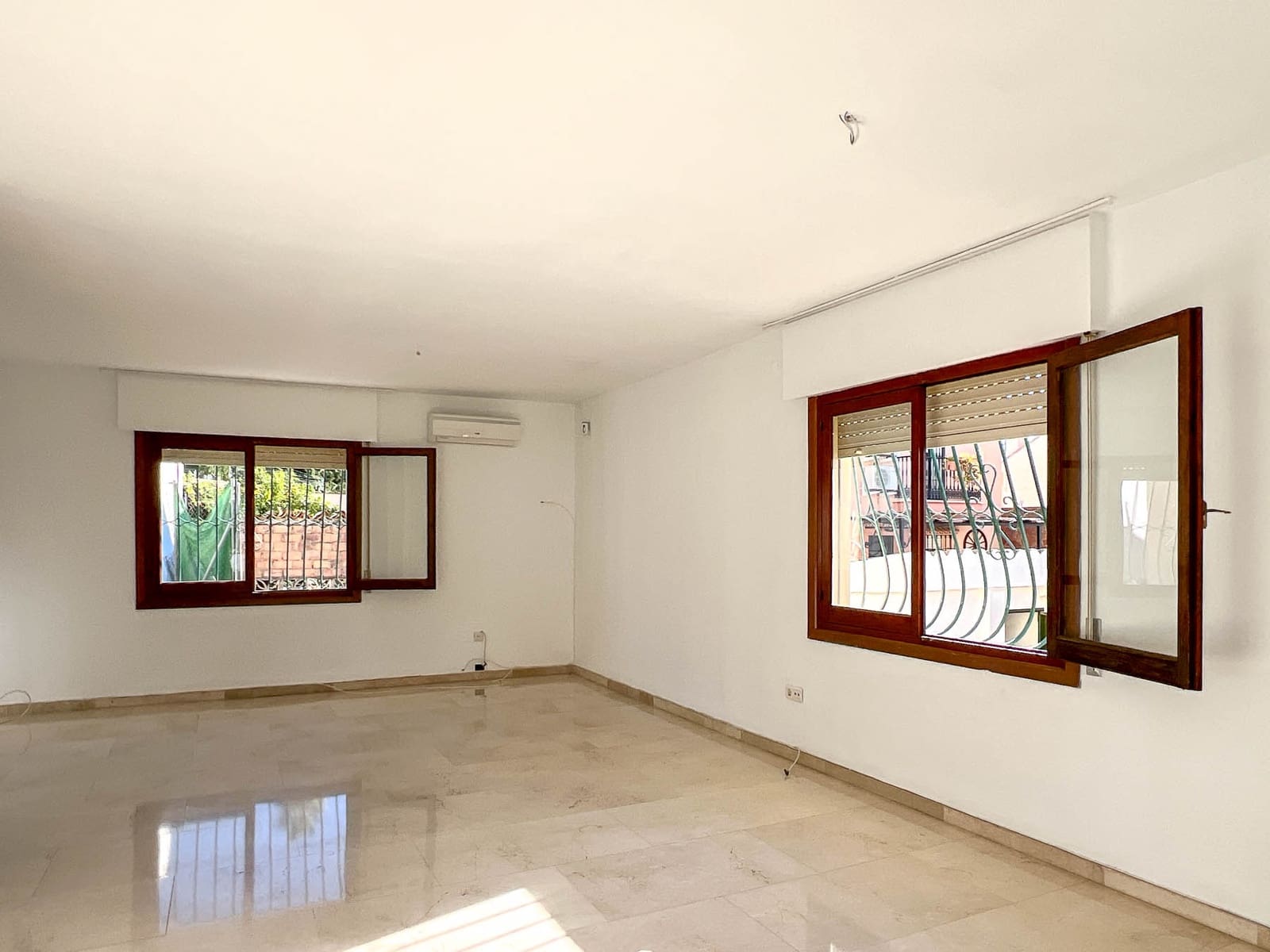 5 bedroom Villa for sale in Mijas with pool garage - € 700,000 (Ref: 8814968)