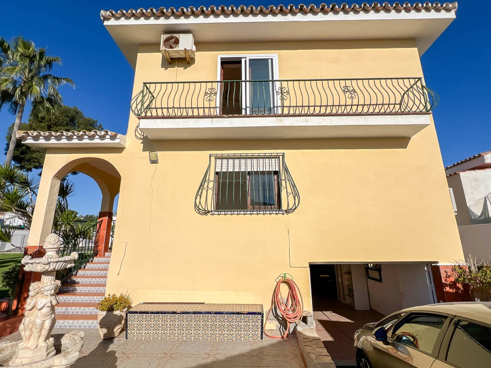 5 bedroom Villa for sale in Mijas with pool garage - € 700,000 (Ref: 8814968)