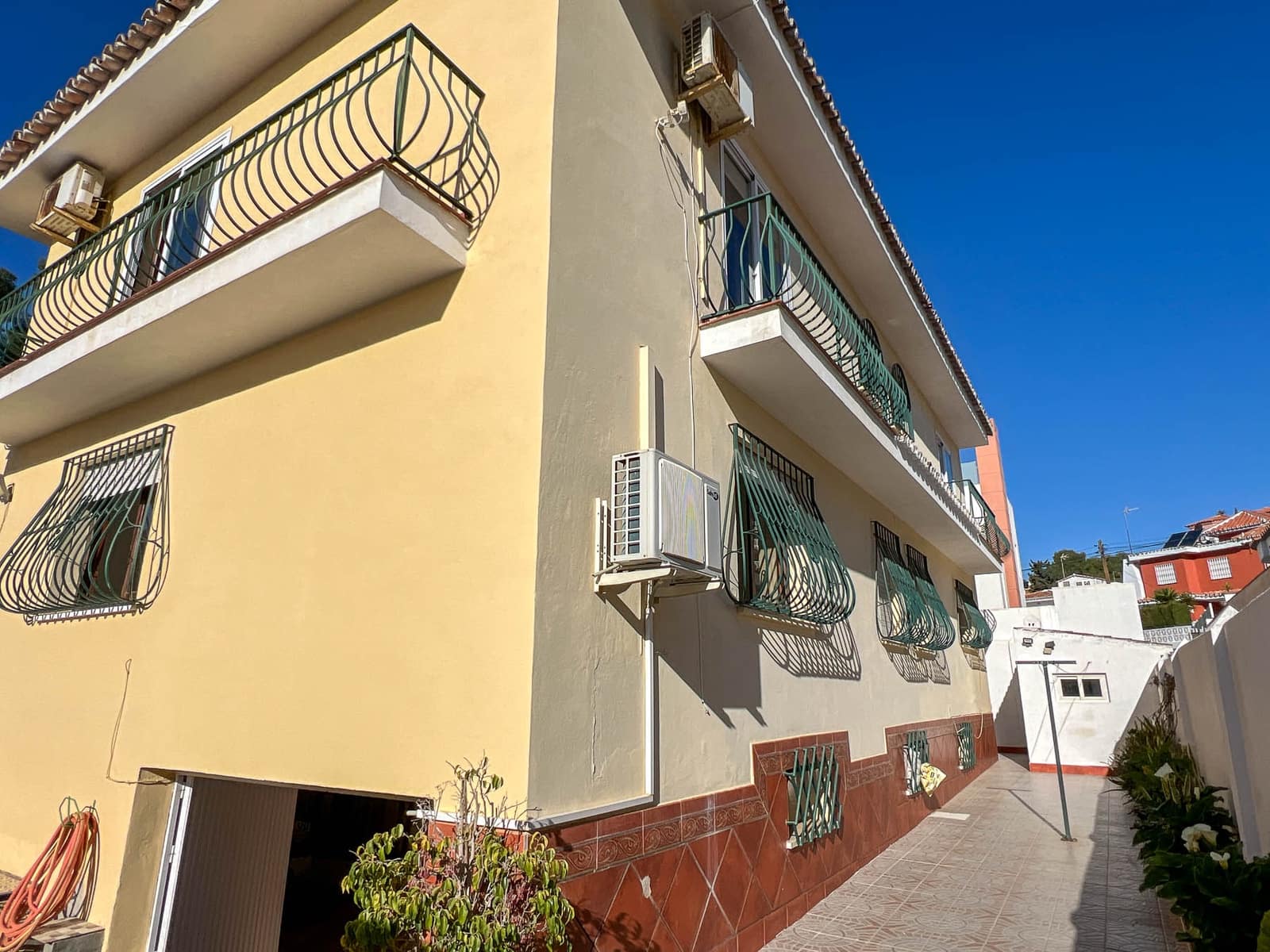 5 bedroom Villa for sale in Mijas with pool garage - € 700,000 (Ref: 8814968)