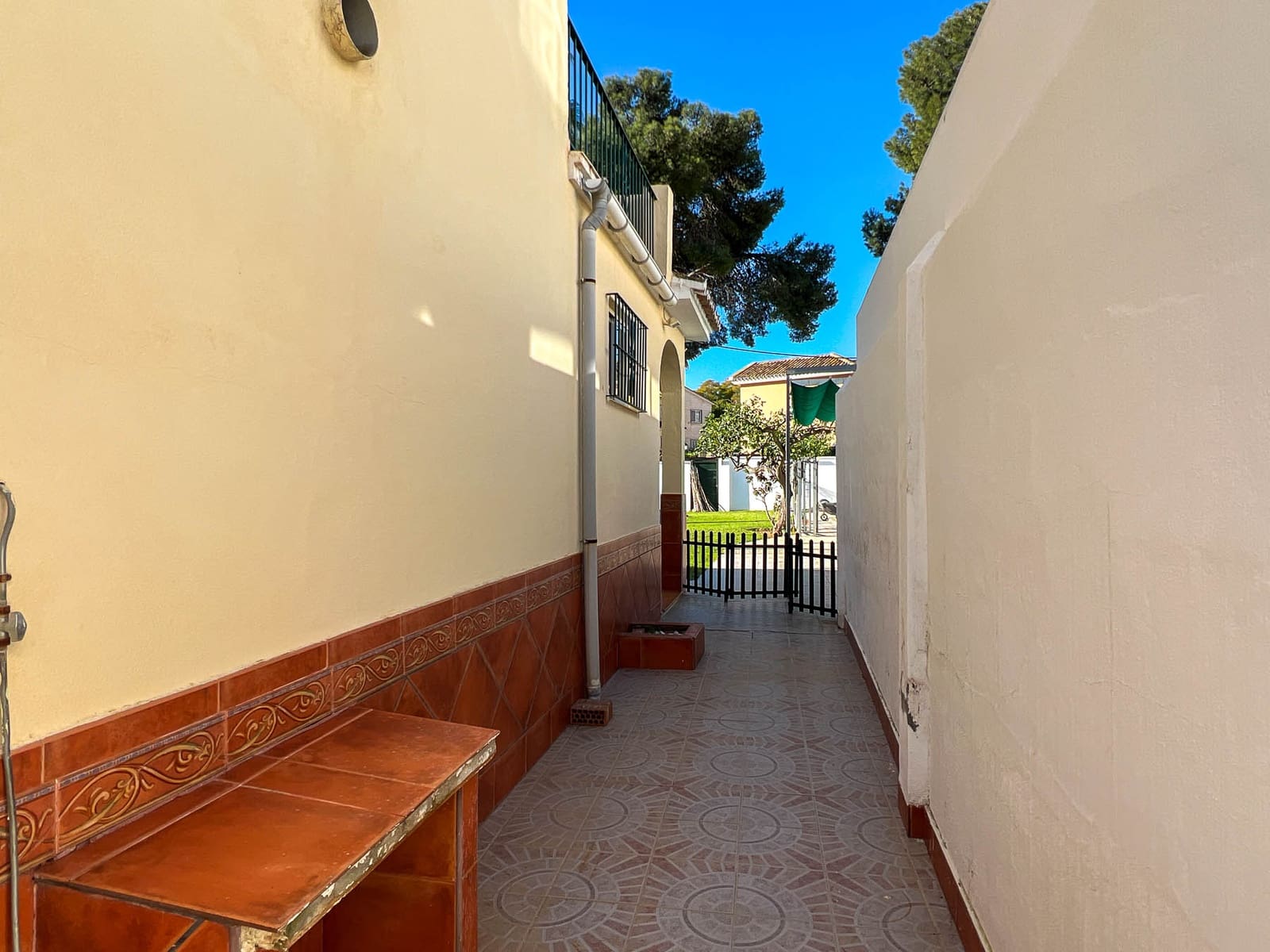 5 bedroom Villa for sale in Mijas with pool garage - € 700,000 (Ref: 8814968)