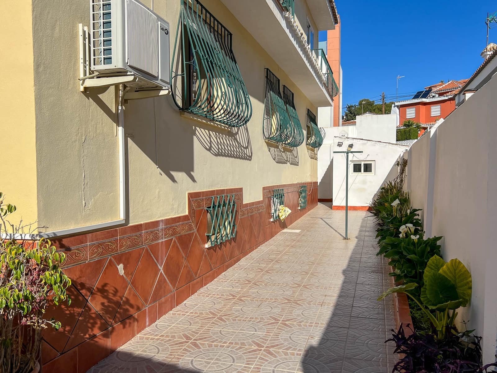 5 bedroom Villa for sale in Mijas with pool garage - € 700,000 (Ref: 8814968)