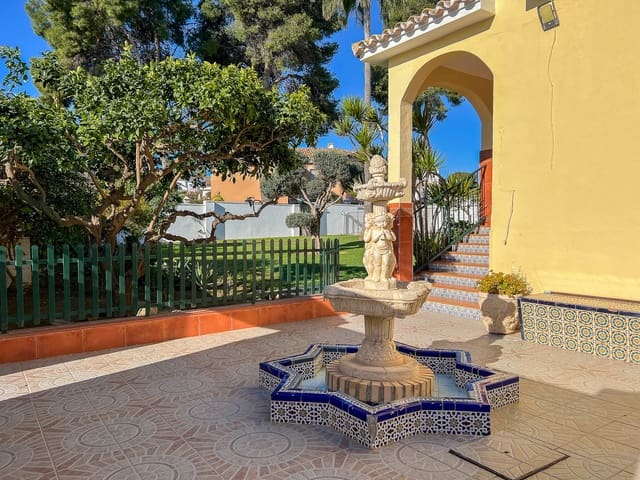 5 bedroom Villa for sale in Campo Mijas, Mijas with pool garage - € 700,000 (Ref: 8814968)